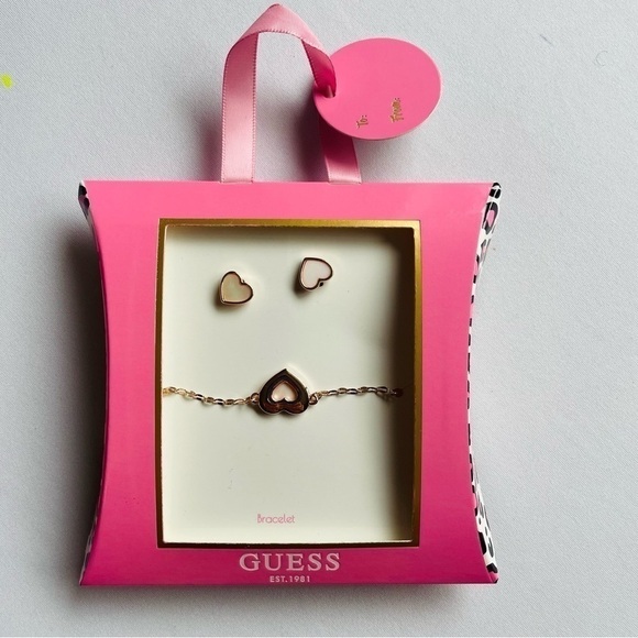 ๐ NWT GUESS Heart Stud Earrings & Bracelet Set ๐ - Picture 5 of 7